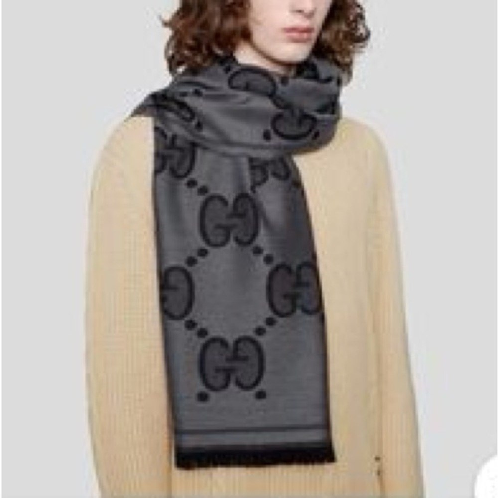 🔥🔥🔥 AUTHENTIC GUCCI - GG Black/Grey Wool Scarf - Picture 5 of 11